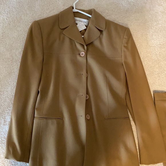 3 piece Jones New York suit - Picture 2 of 7